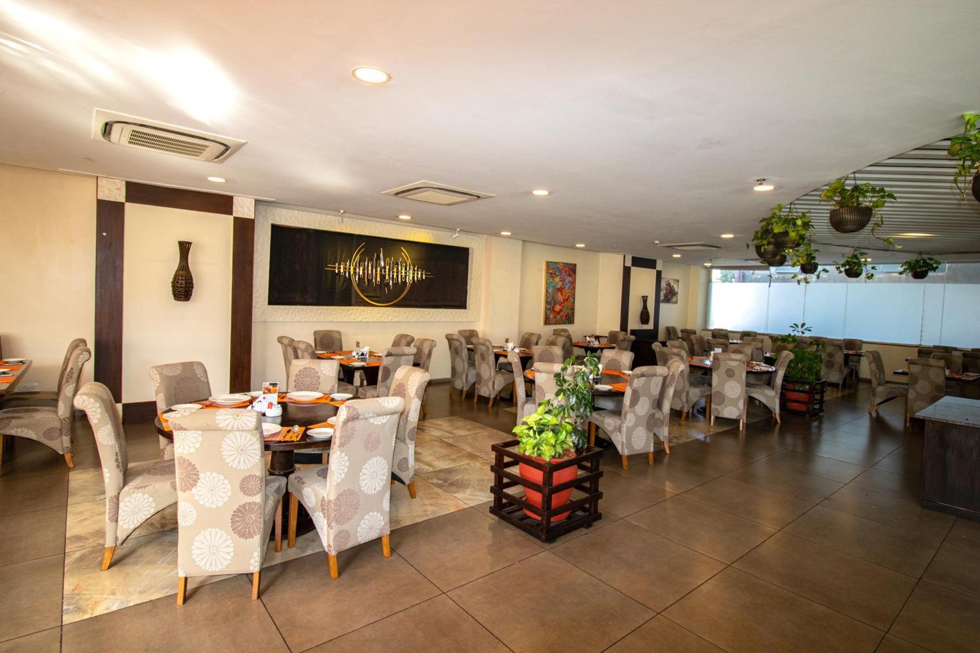 Golden Tulip Westlands Отель