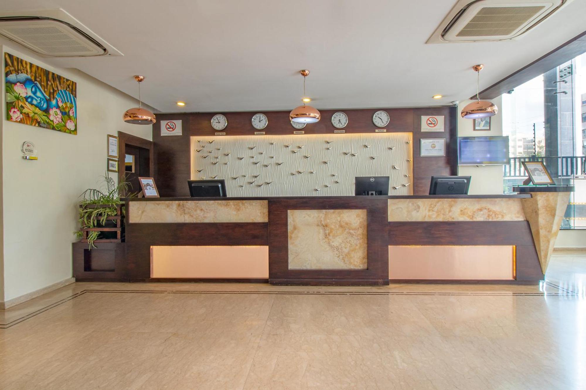 Отель Golden Tulip Westlands 5*