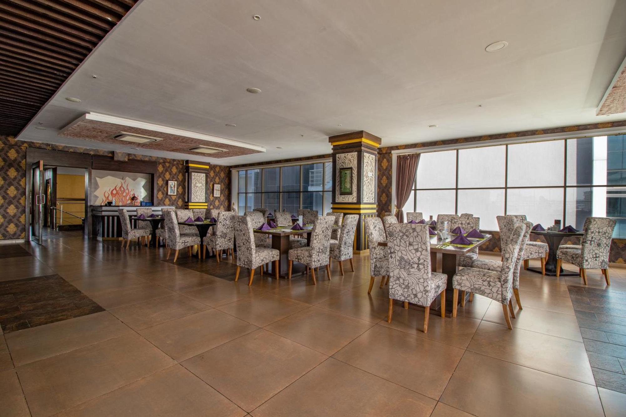 Отель Golden Tulip Westlands 5*