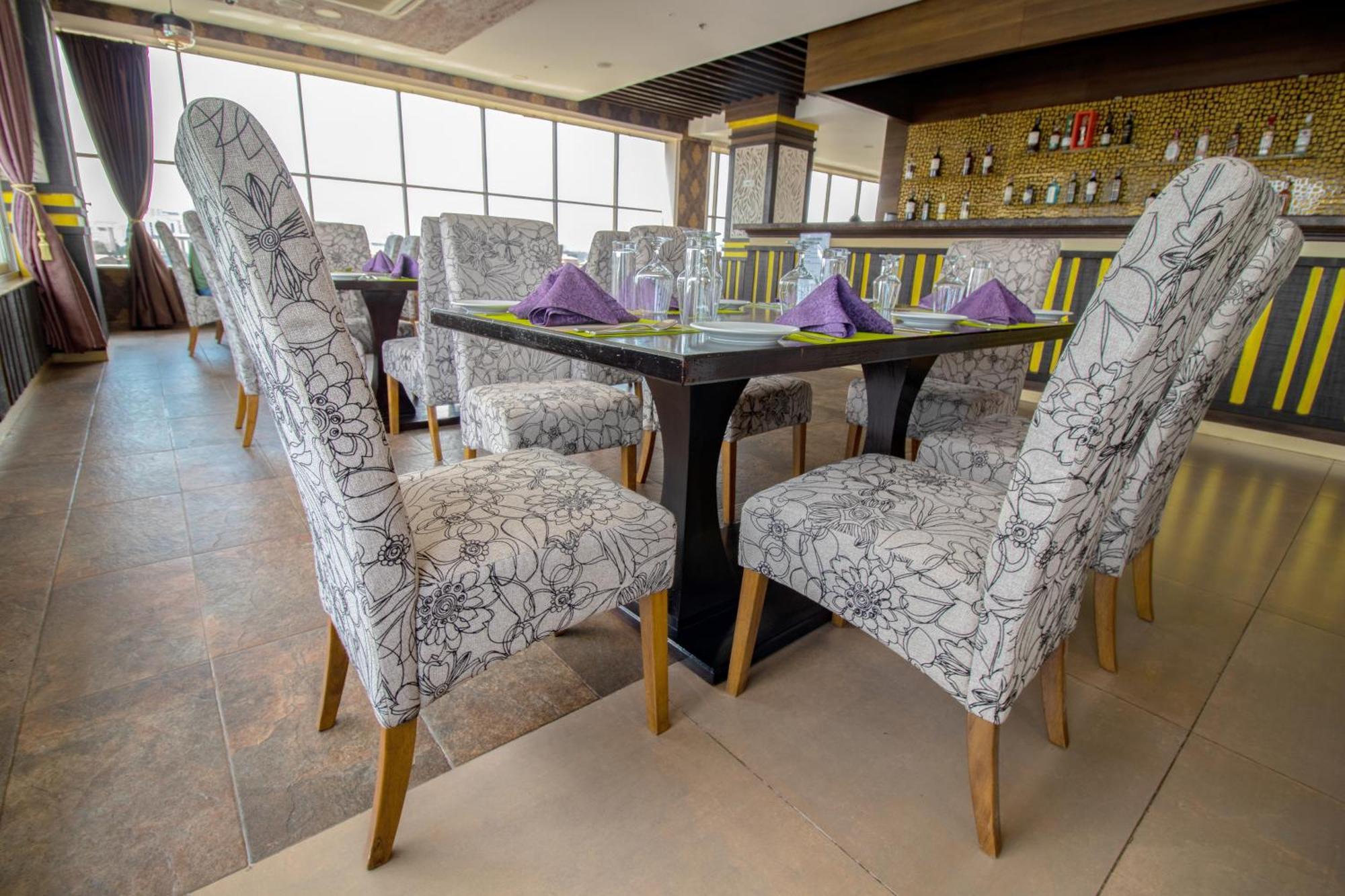 Отель Golden Tulip Westlands 5*