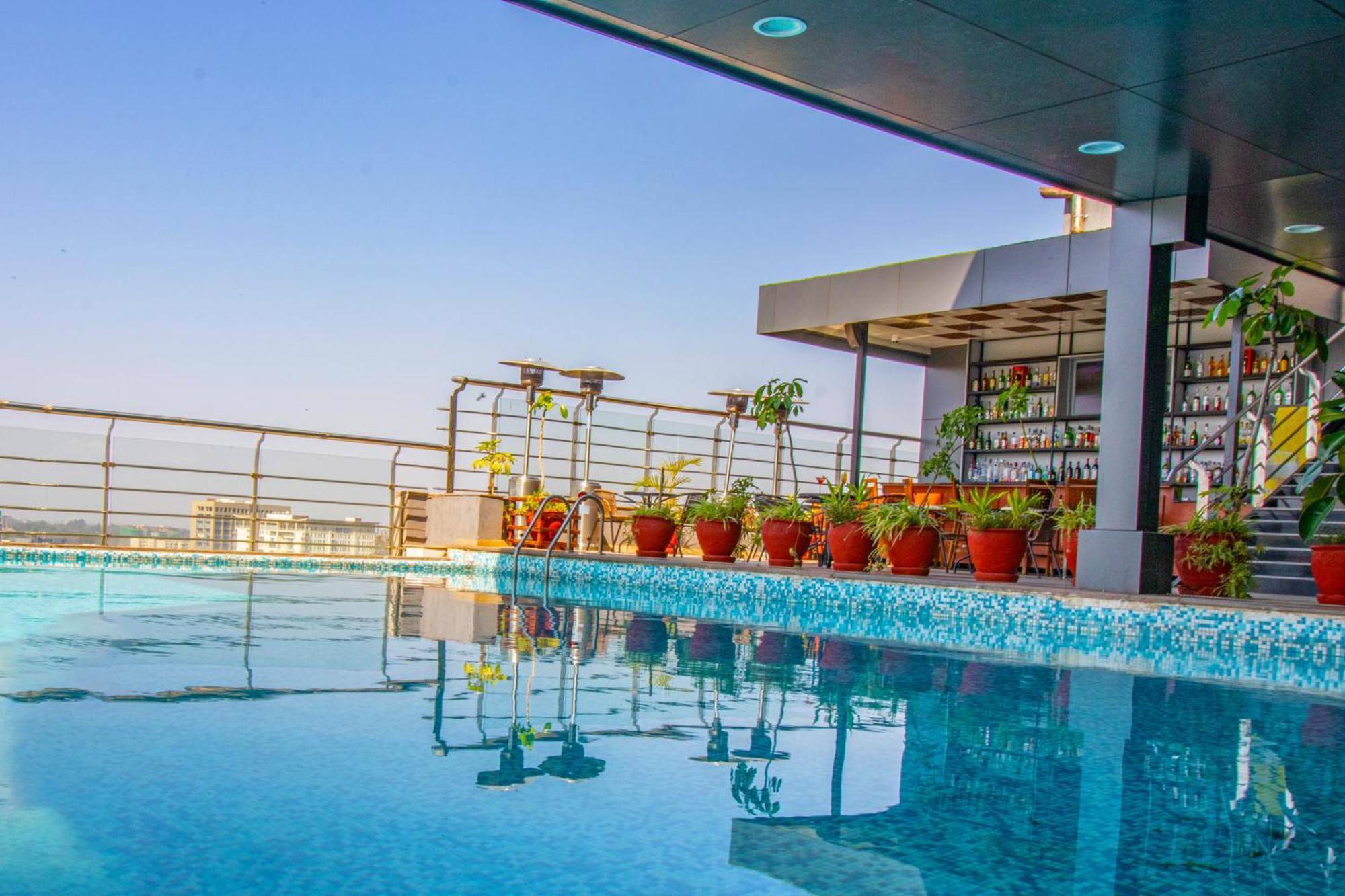 Отель Golden Tulip Westlands 5*
